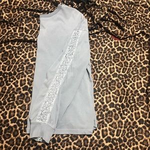 Hollister women’s light grey crochet top size L